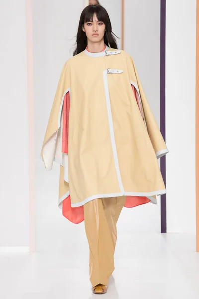 Look 28